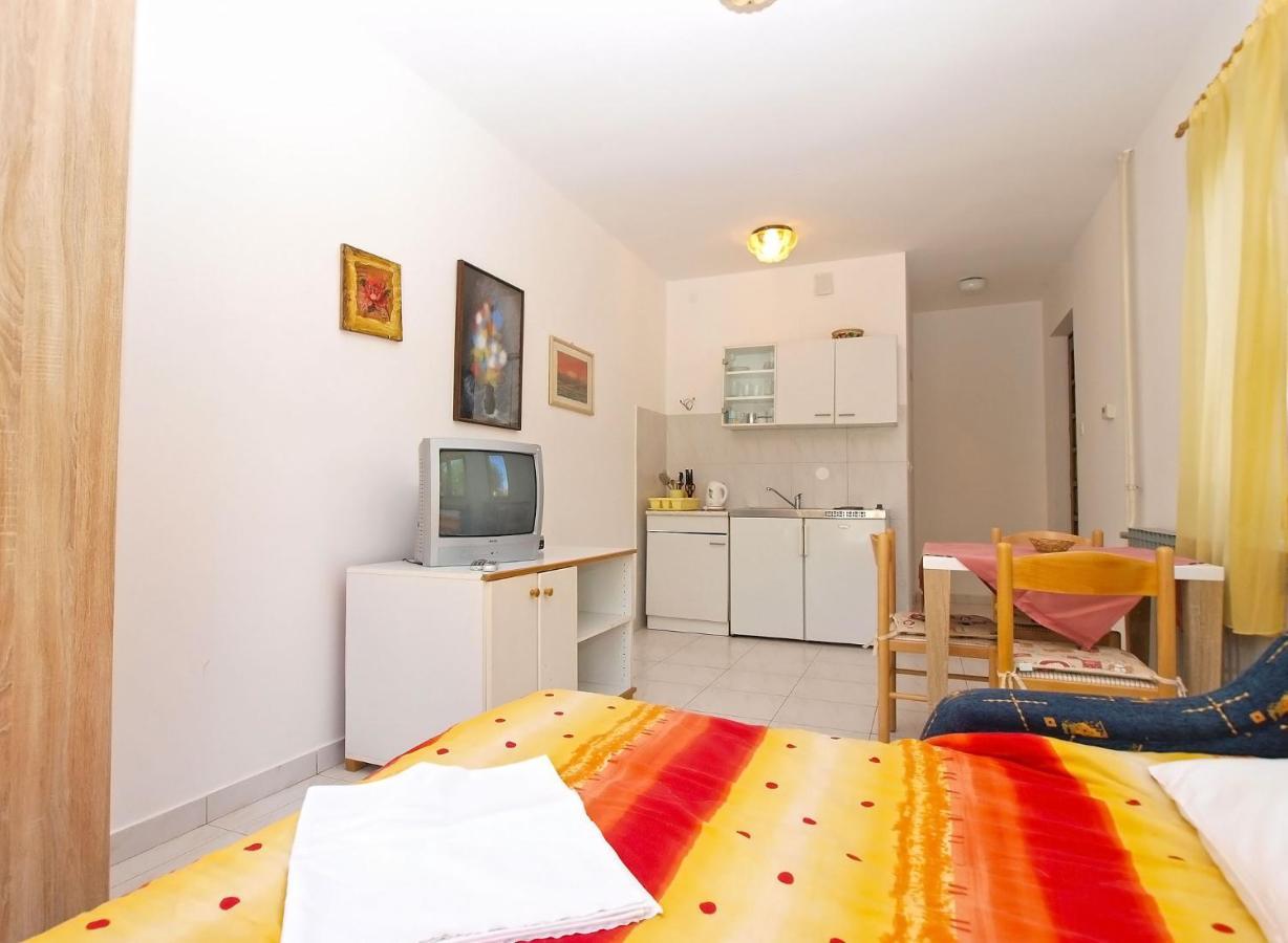 Apartments Puntizela 727 Пула Екстериор снимка